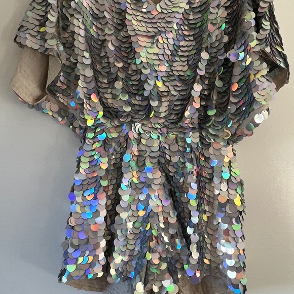 Rosa Bloom sequin romper as worn by Taylor Swift - Picture 3 of 6